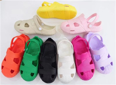 ¿Cómo te quedan las sandalias deportivas en comparación con las zapatillas no...